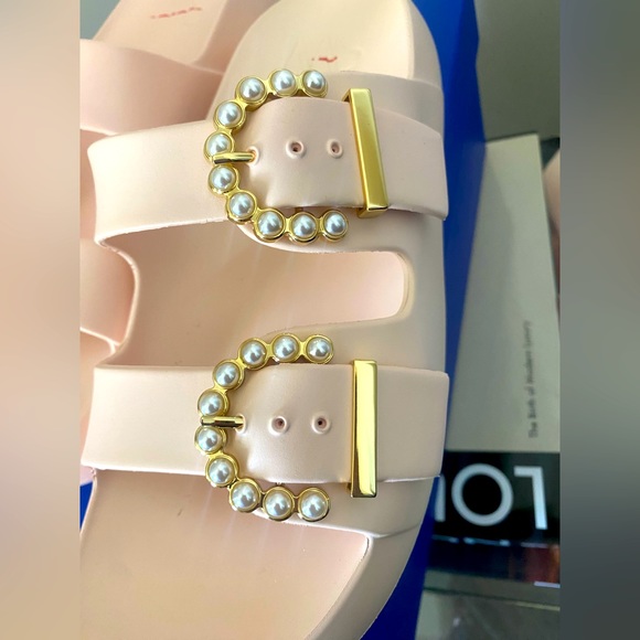 STUART WEITZMAN Faux Pearl Buckled Sandals - Picture 3 of 5
